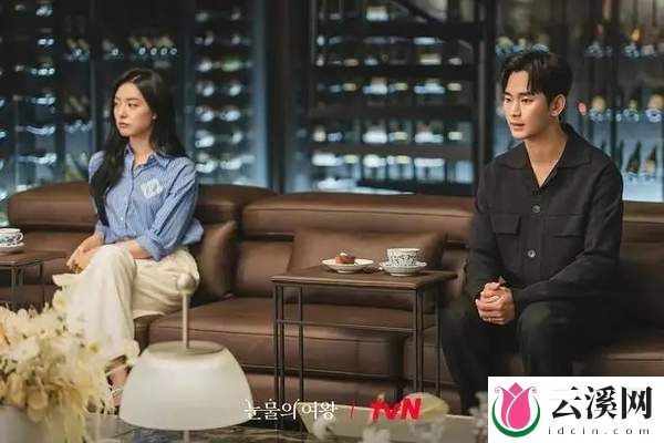 《眼泪女王》:霸道女王爱上乡野村草,韩剧大反转!