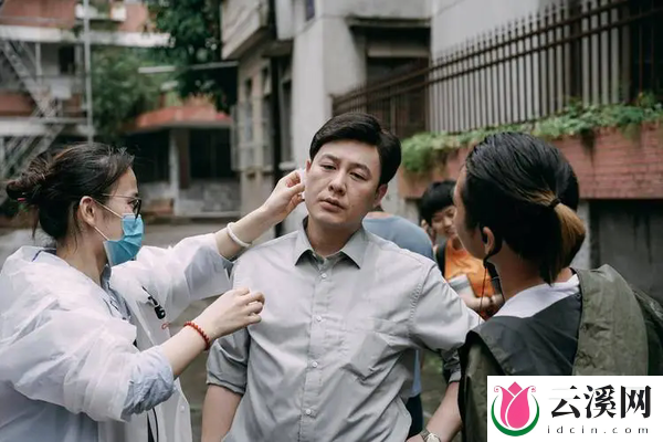 《看不见影子的少年》第15集剧情介绍:试图为母亲解绑